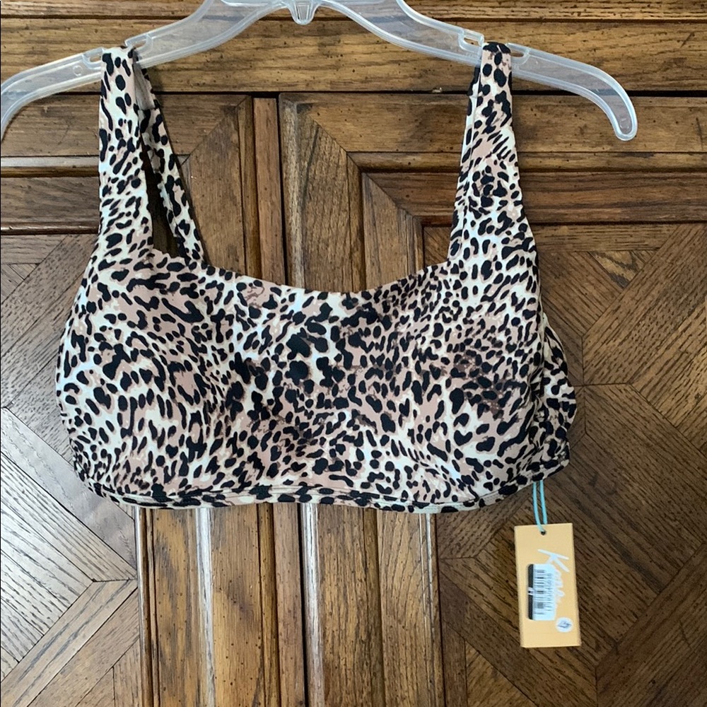 NWT Kona Sol Leopard Print swim top.